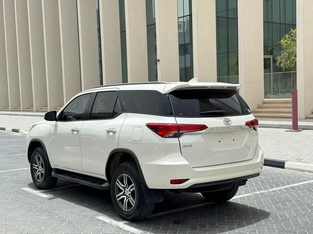 2.7 Toyota Fortuner 2017 - 4 Cylinder- Orginal paint- Accident Free - Image 4