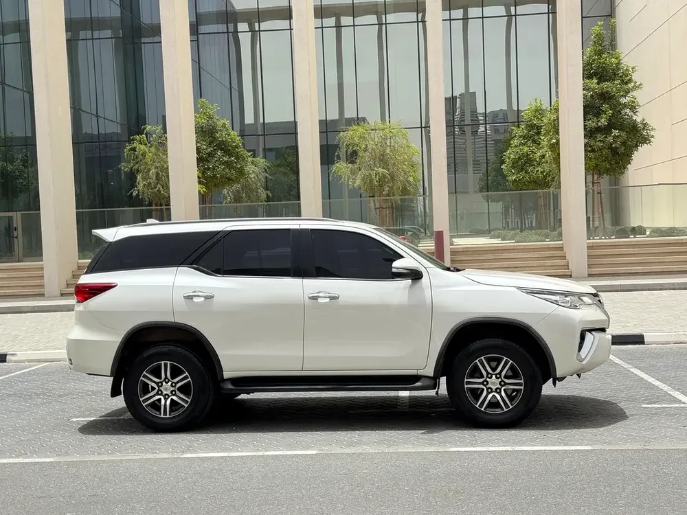 2.7 Toyota Fortuner 2017 - 4 Cylinder- Orginal paint- Accident Free - Image 5