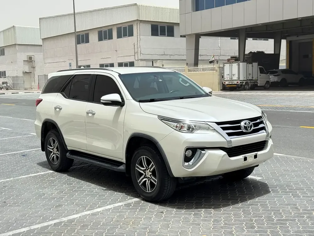 2.7 Toyota Fortuner 2017 - 4 Cylinder- Orginal paint- Accident Free - Image 7