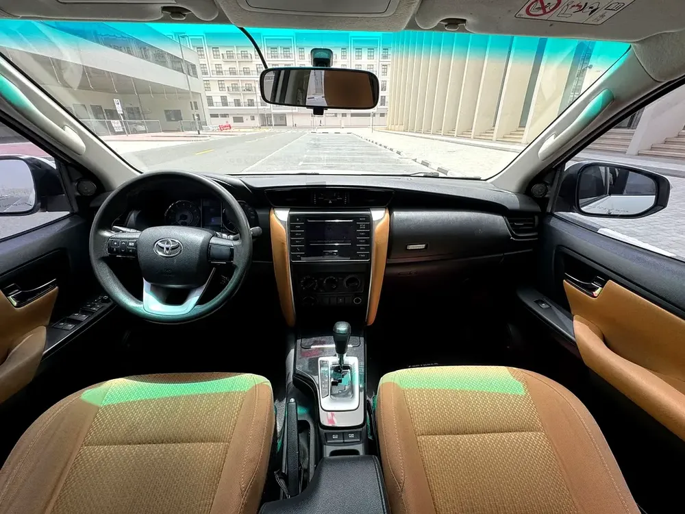 2.7 Toyota Fortuner 2017 - 4 Cylinder- Orginal paint- Accident Free - Image 9