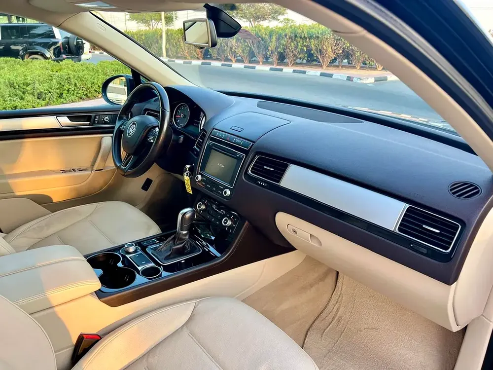 VW TOUAREG 2016 GCC - Image 12