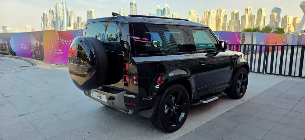 2025 Land Rover Defender 90 X-Dynamic HSE P400 -Excellent Condition-Under Warranty - Image 5