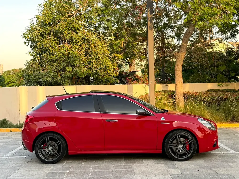 2015 ALFA ROMEO GIULETTA VELOCE 1.8L 4cyl.// ORIGINAL PAINT// EXCELLENT CONDITION// - Image 4