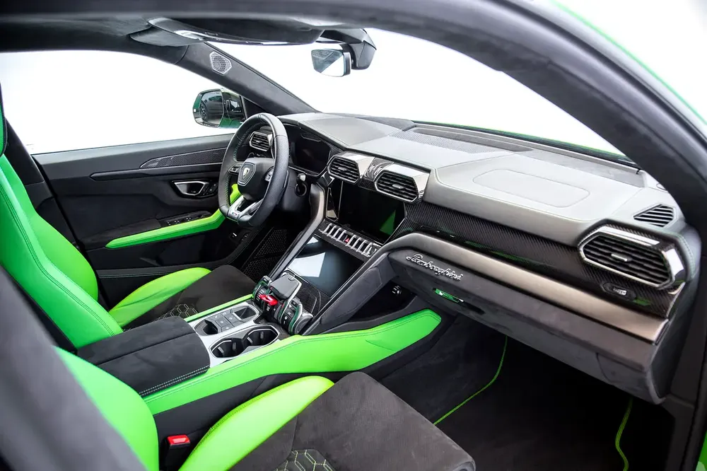 URUS CAPSULE | TWO TONE INTERIOR | ALCANTARA SEATS| WARRANTY AVAILABLE - Image 10