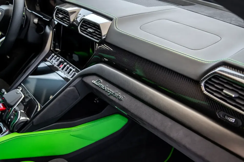 URUS CAPSULE | TWO TONE INTERIOR | ALCANTARA SEATS| WARRANTY AVAILABLE - Image 12