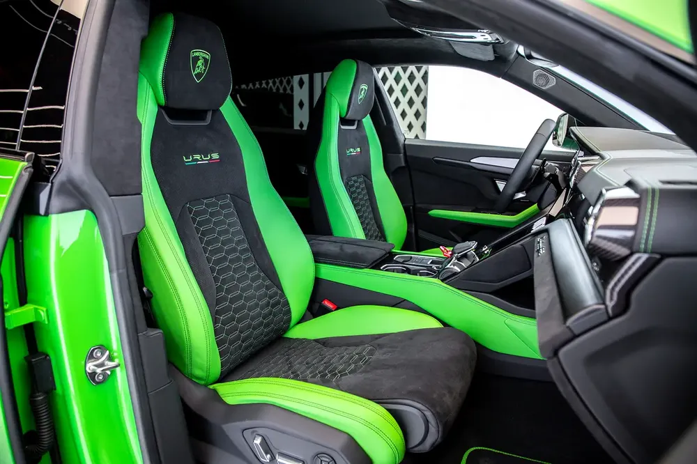 URUS CAPSULE | TWO TONE INTERIOR | ALCANTARA SEATS| WARRANTY AVAILABLE - Image 14