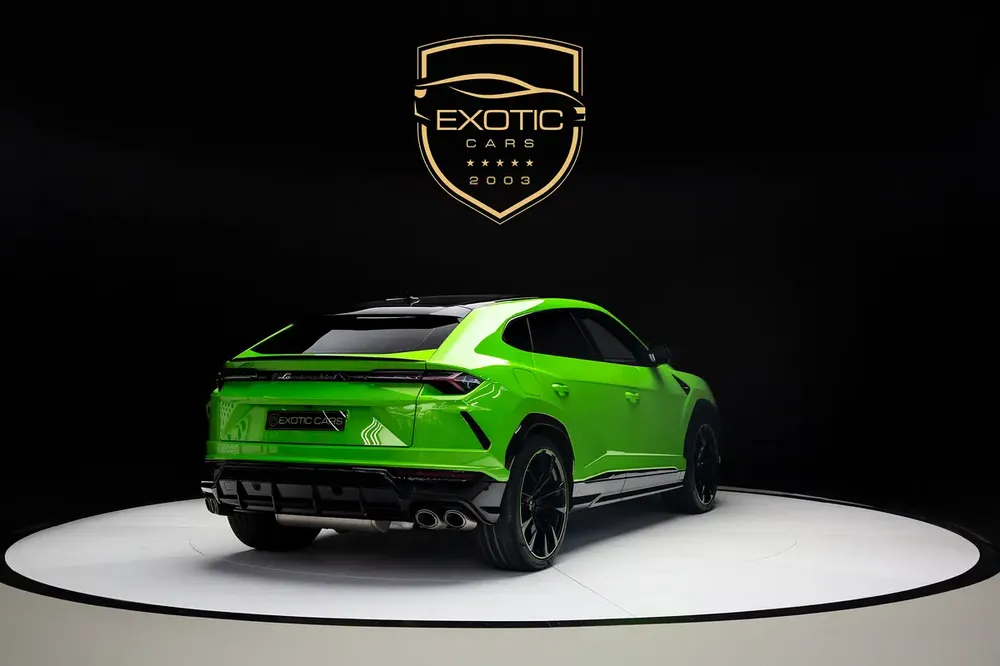 URUS CAPSULE | TWO TONE INTERIOR | ALCANTARA SEATS| WARRANTY AVAILABLE - Image 4