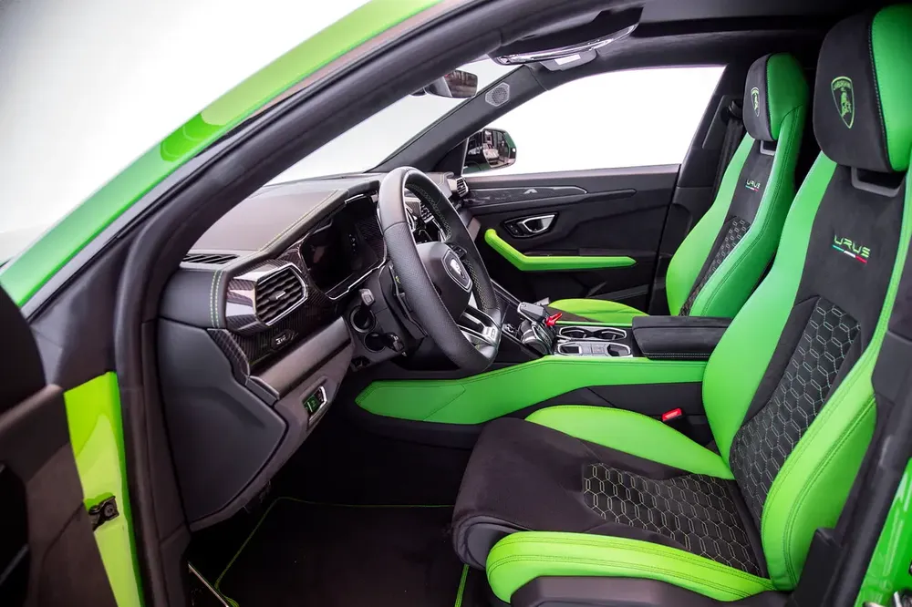 URUS CAPSULE | TWO TONE INTERIOR | ALCANTARA SEATS| WARRANTY AVAILABLE - Image 7