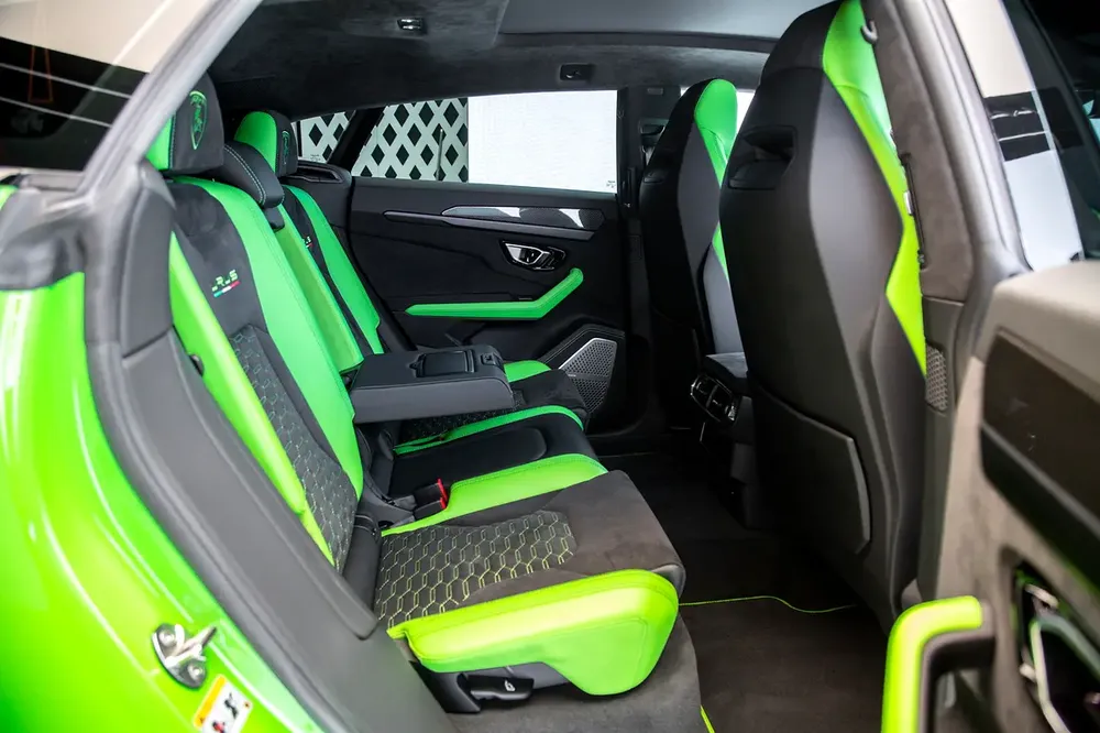 URUS CAPSULE | TWO TONE INTERIOR | ALCANTARA SEATS| WARRANTY AVAILABLE - Image 9