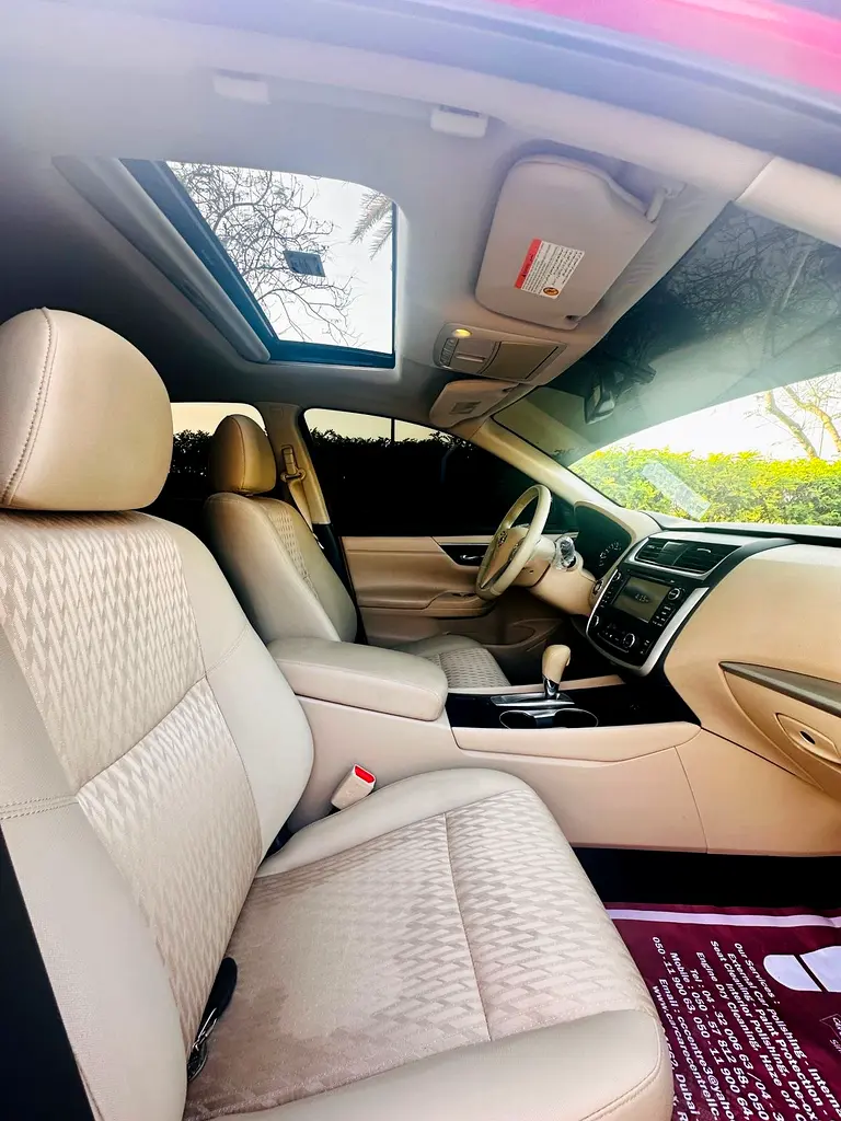 Altima SL 2017 | Gcc | Full options | Sunroof | Mint Condition - Image 11