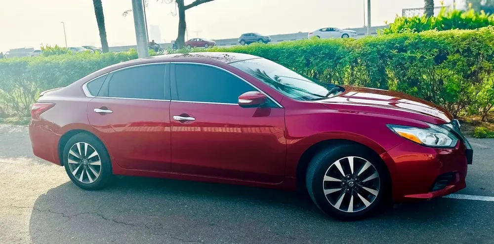 Altima SL 2017 | Gcc | Full options | Sunroof | Mint Condition - Image 5