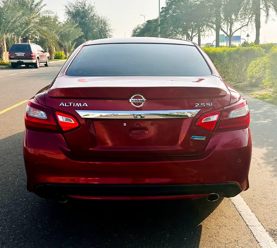 Altima SL 2017 | Gcc | Full options | Sunroof | Mint Condition - Image 8