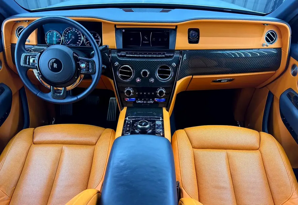Rolls-Royce Cullinan Black Badge 2021 GCC specs for 1,115,000.00 AED - Image 18