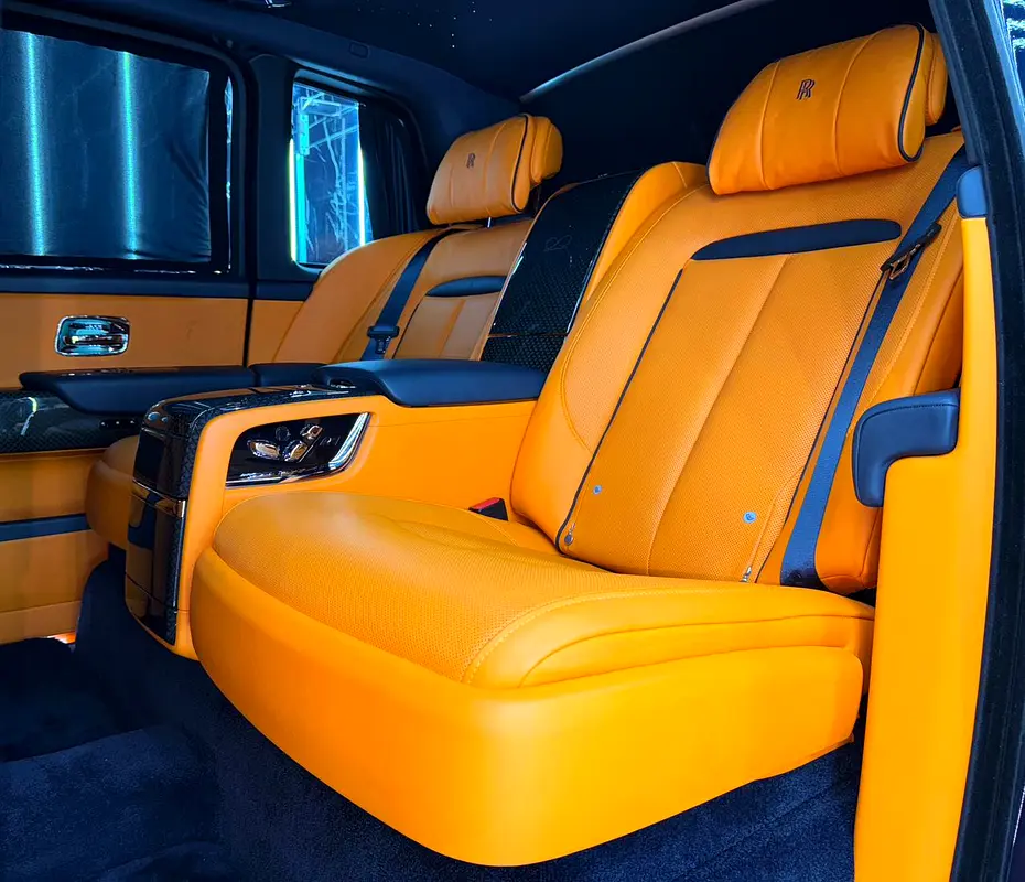Rolls-Royce Cullinan Black Badge 2021 GCC specs for 1,115,000.00 AED - Image 20