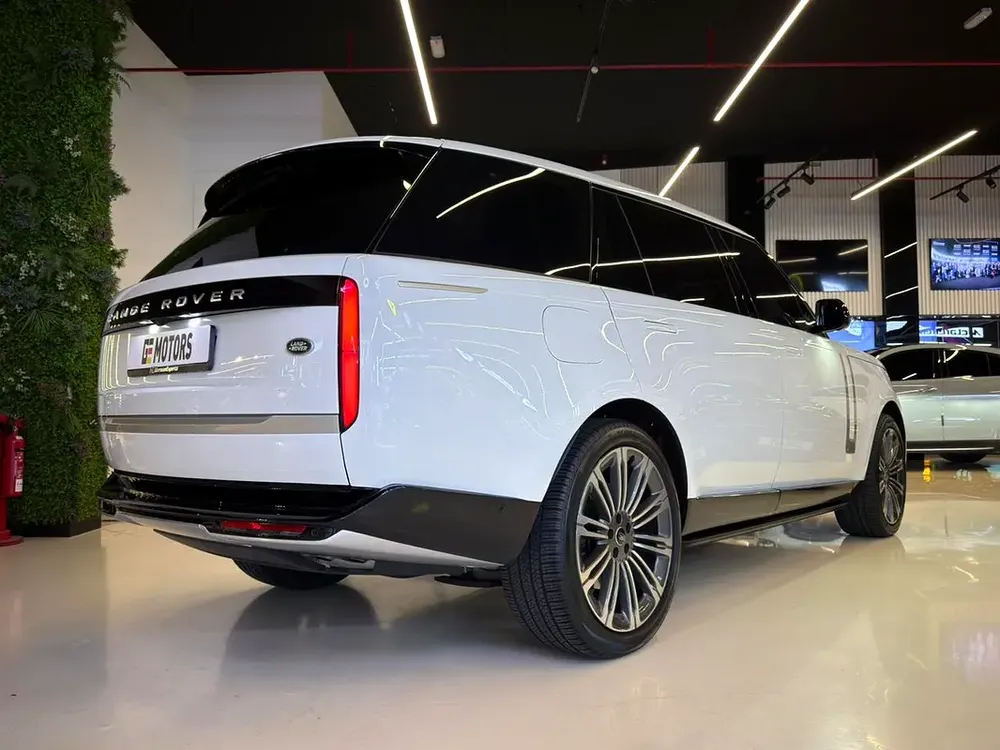 2023 LWB VOGUE AUTOBIOGRAPHY P530 - MINT CONDITION - AL TAYYER WARRANTY AND SERVICE - Image 10