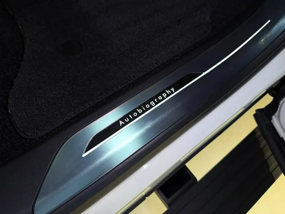 2023 LWB VOGUE AUTOBIOGRAPHY P530 - MINT CONDITION - AL TAYYER WARRANTY AND SERVICE - Image 11