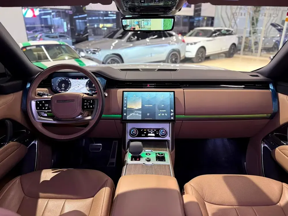 2023 LWB VOGUE AUTOBIOGRAPHY P530 - MINT CONDITION - AL TAYYER WARRANTY AND SERVICE - Image 12