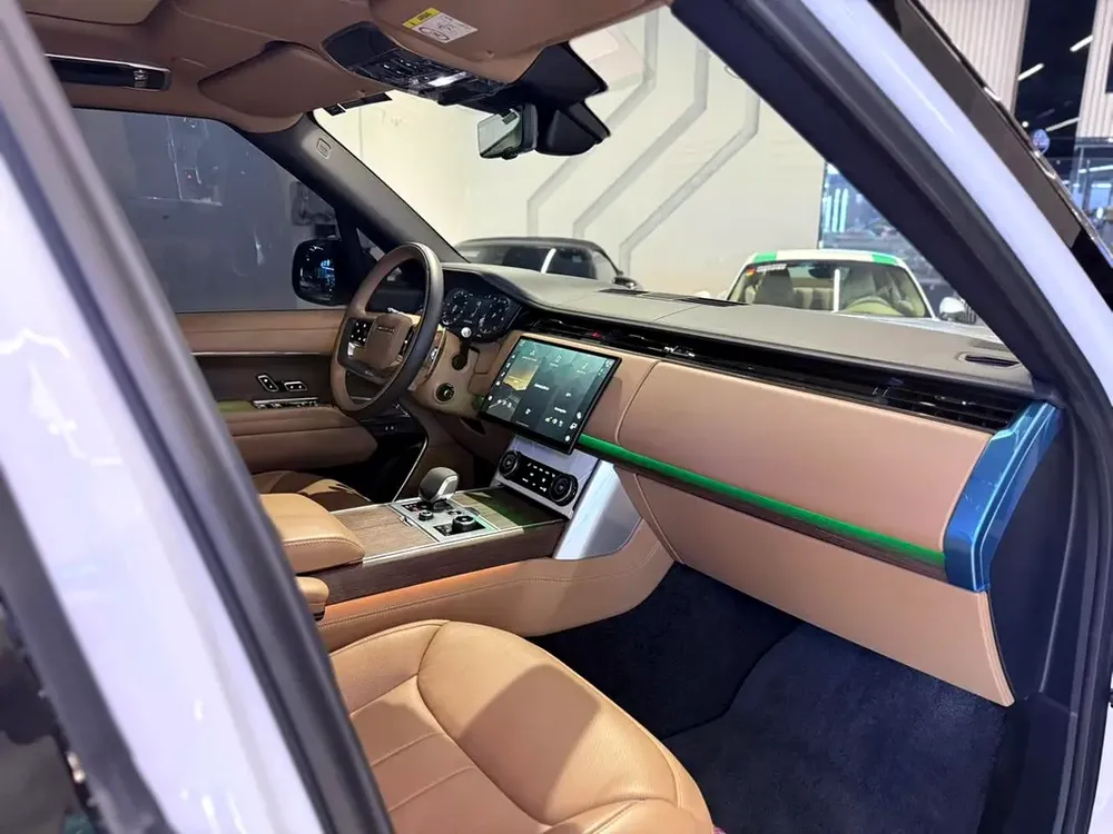 2023 LWB VOGUE AUTOBIOGRAPHY P530 - MINT CONDITION - AL TAYYER WARRANTY AND SERVICE - Image 13