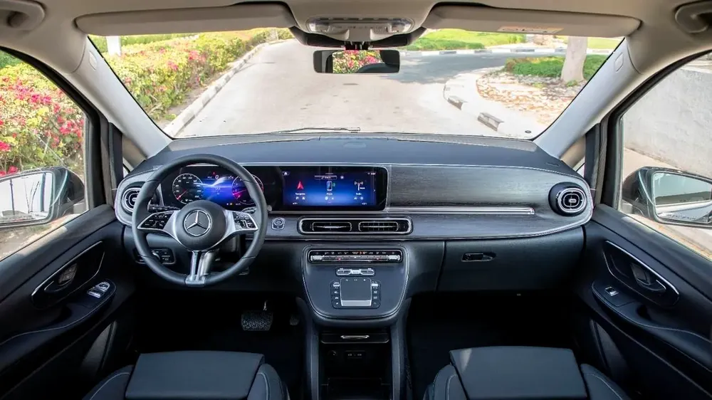 Mercedes-Benz V 300 Avantgarde Plus Extra Long | 2025 | GCC Specs | with 2 Years Agency Warranty - Image 10