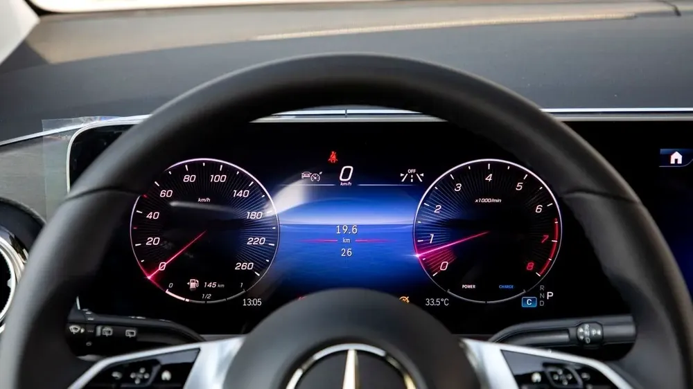 Mercedes-Benz V 300 Avantgarde Plus Extra Long | 2025 | GCC Specs | with 2 Years Agency Warranty - Image 11