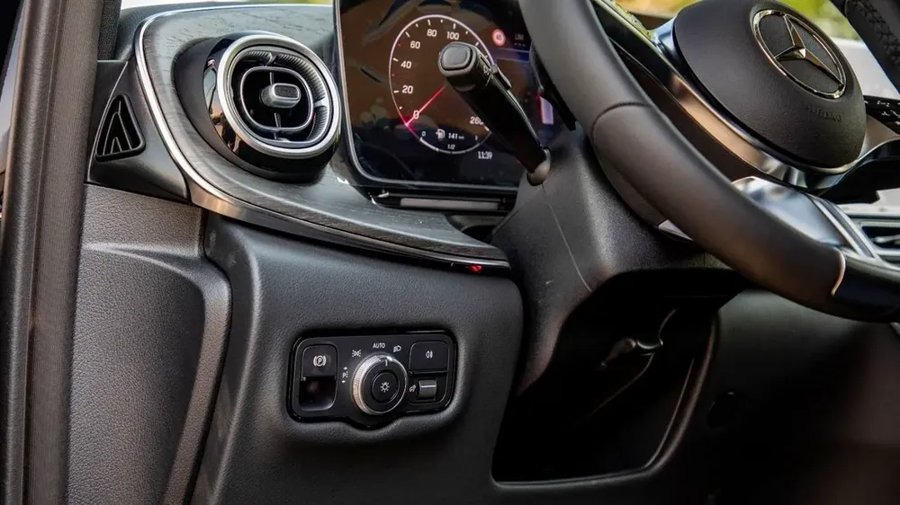 Mercedes-Benz V 300 Avantgarde Plus Extra Long | 2025 | GCC Specs | with 2 Years Agency Warranty - Image 12