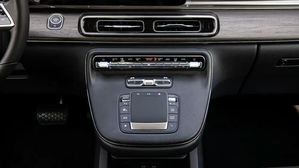 Mercedes-Benz V 300 Avantgarde Plus Extra Long | 2025 | GCC Specs | with 2 Years Agency Warranty - Image 14