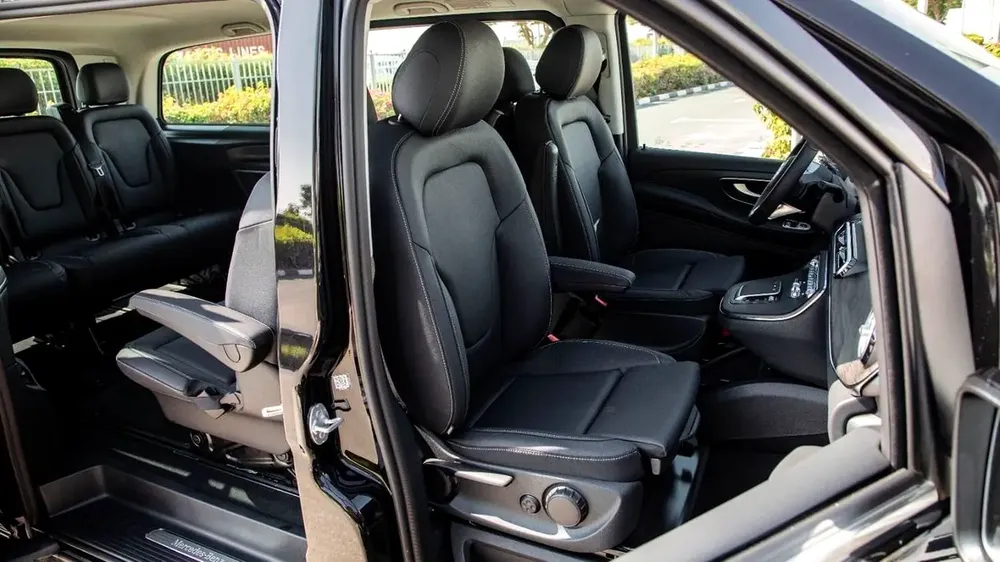 Mercedes-Benz V 300 Avantgarde Plus Extra Long | 2025 | GCC Specs | with 2 Years Agency Warranty - Image 17