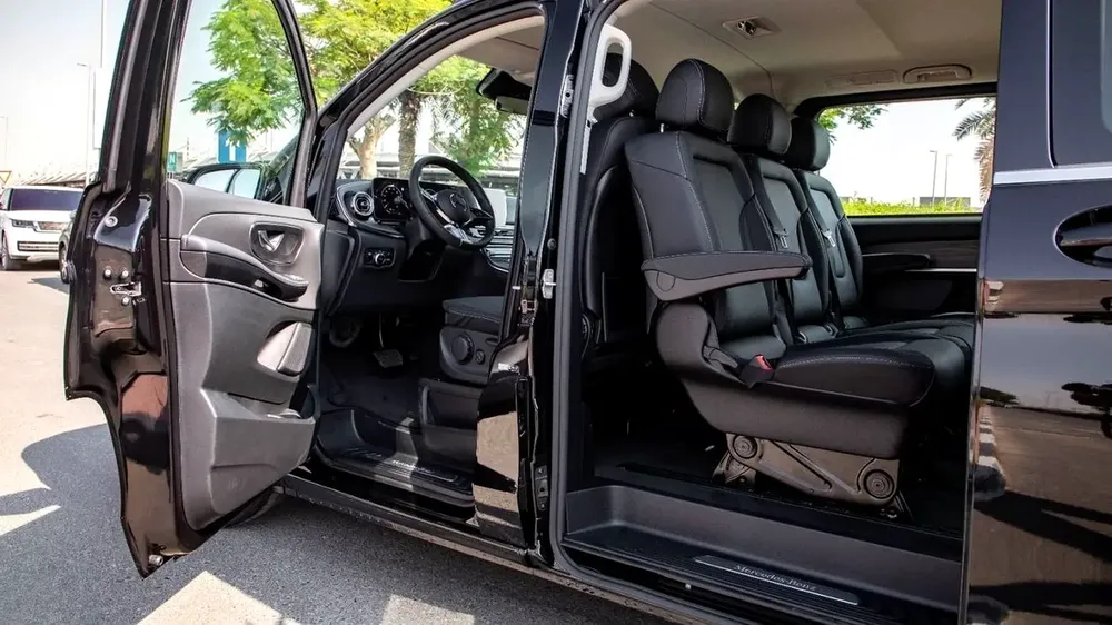 Mercedes-Benz V 300 Avantgarde Plus Extra Long | 2025 | GCC Specs | with 2 Years Agency Warranty - Image 19