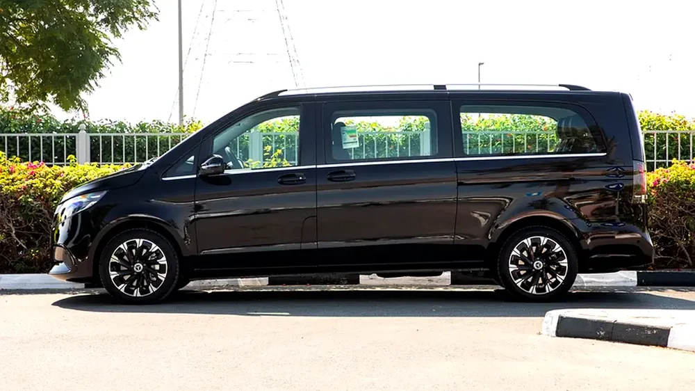 Mercedes-Benz V 300 Avantgarde Plus Extra Long | 2025 | GCC Specs | with 2 Years Agency Warranty - Image 4