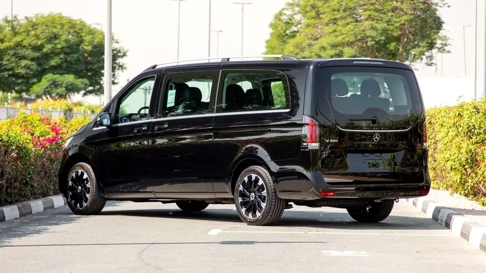 Mercedes-Benz V 300 Avantgarde Plus Extra Long | 2025 | GCC Specs | with 2 Years Agency Warranty - Image 6