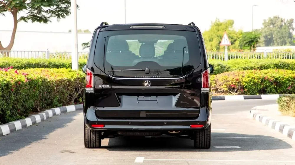 Mercedes-Benz V 300 Avantgarde Plus Extra Long | 2025 | GCC Specs | with 2 Years Agency Warranty - Image 8