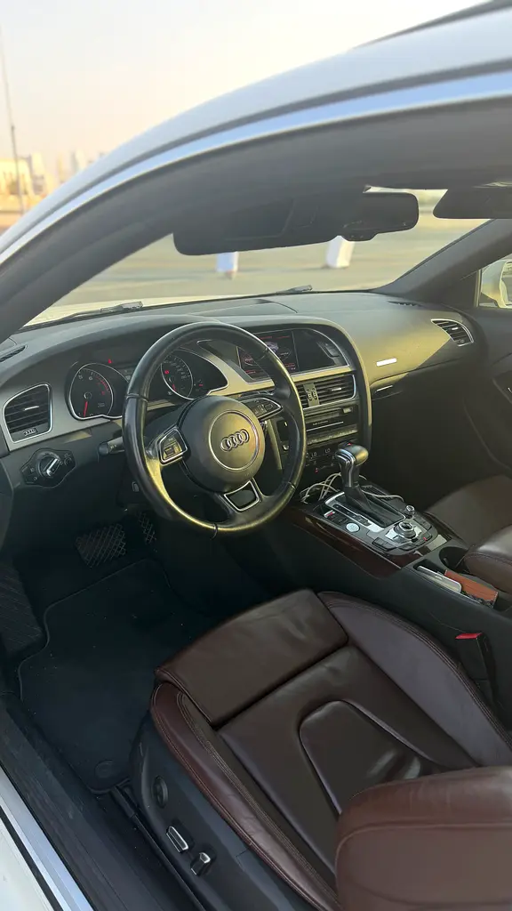 Audi A5 S-line 2013 | GCC Specs | Pristine Condition - Image 5