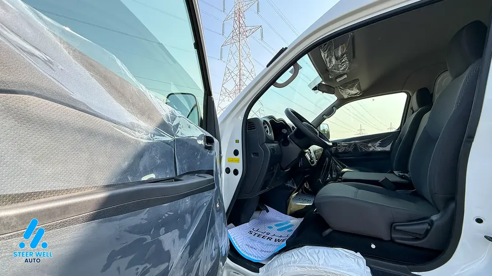 2021 Nissan Urvan Cargo Van - GCC Specs - Very Clean - Image 11