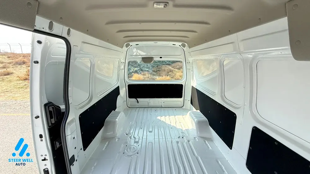 2021 Nissan Urvan Cargo Van - GCC Specs - Very Clean - Image 9