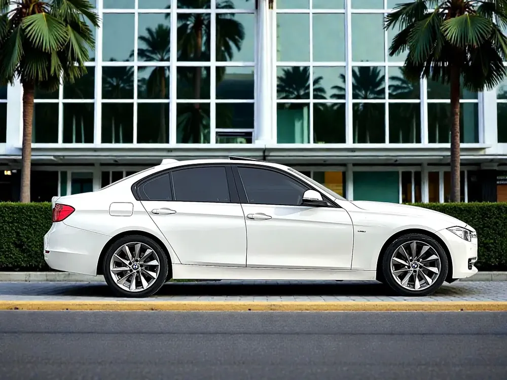 BMW | 3 SERIES |  328i Modern | ORIGINAL PAINT | FREE ACCIDENT | LOW MILEAGE - Image 4