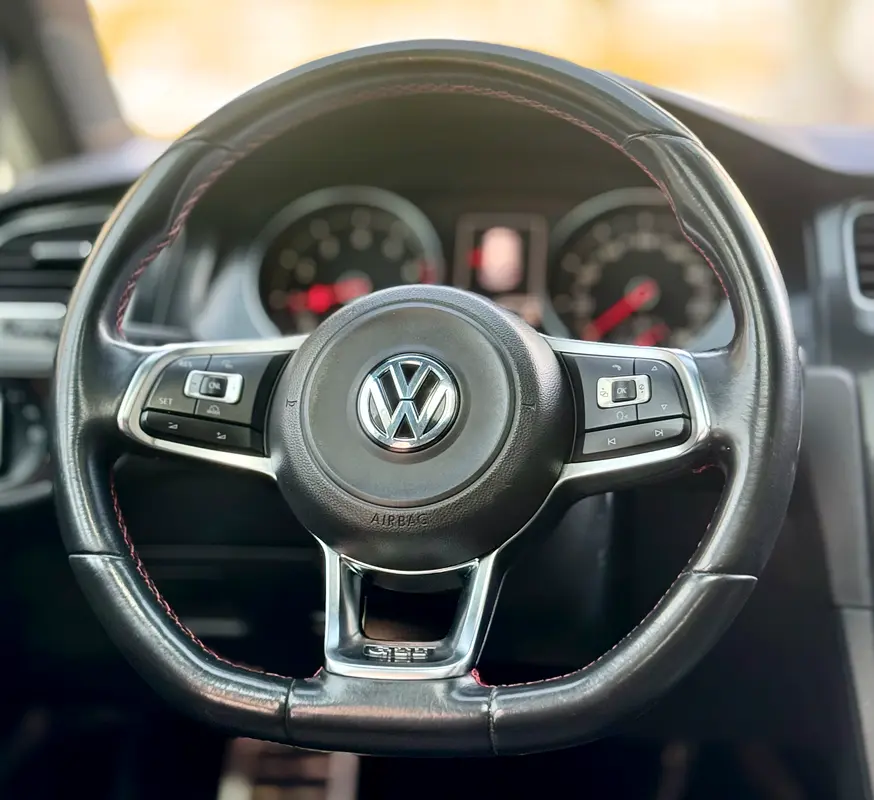 Volkswagen Golf GTI 2015 – GCC Specs IN EXCELLENT CONDITION - Image 14
