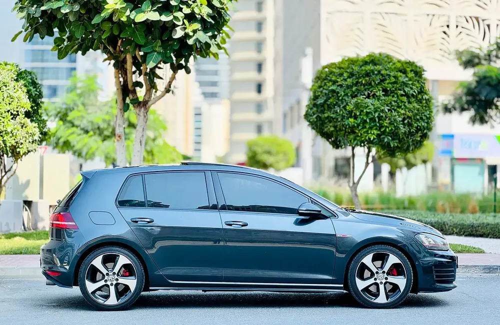 Volkswagen Golf GTI 2015 – GCC Specs IN EXCELLENT CONDITION - Image 4