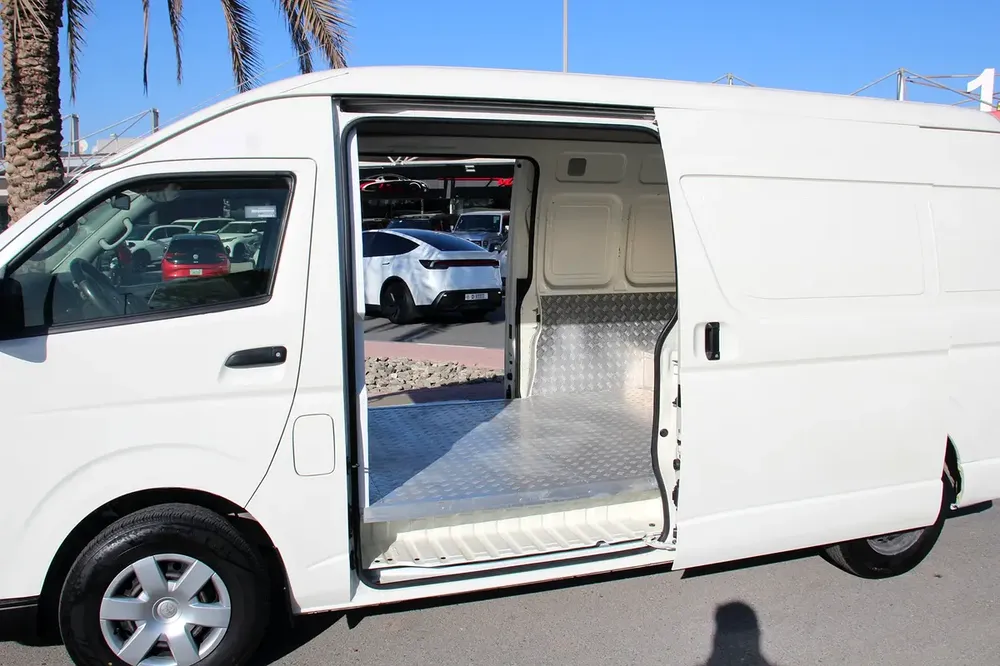 Toyota Hiace Panel Van 2023 GCC Specs - Image 10