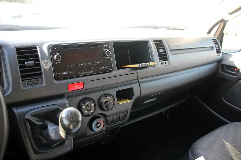 Toyota Hiace Panel Van 2023 GCC Specs - Image 16