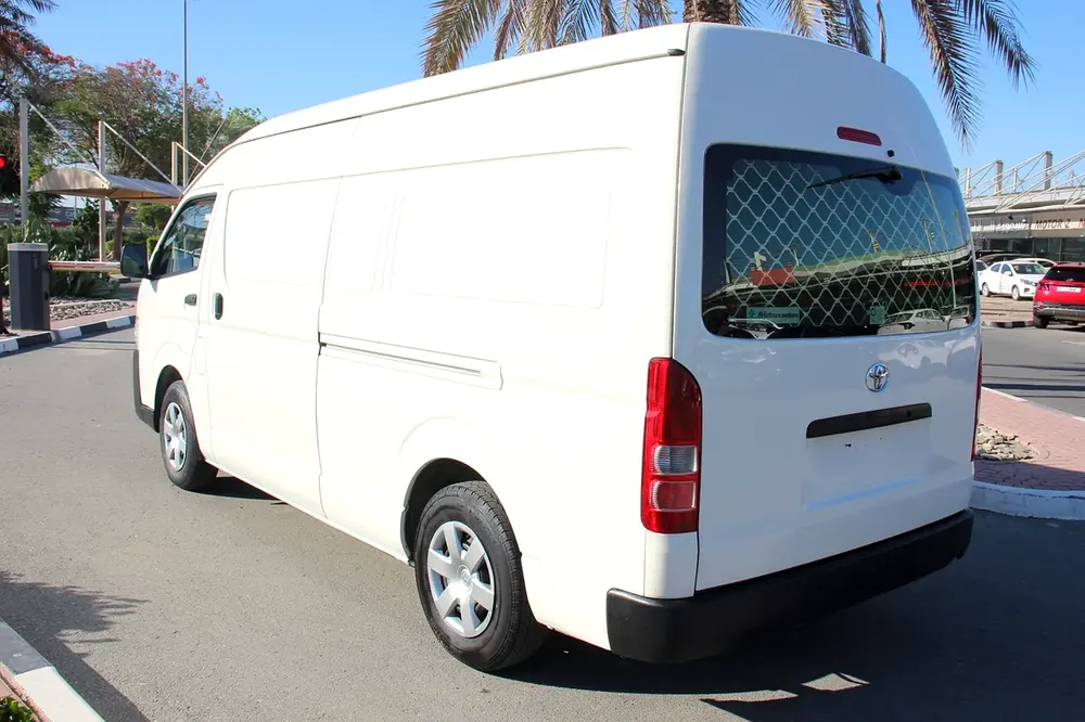 Toyota Hiace Panel Van 2023 GCC Specs - Image 4