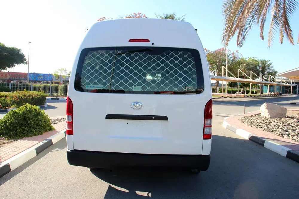 Toyota Hiace Panel Van 2023 GCC Specs - Image 5