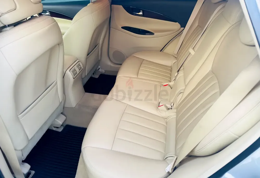 Infiniti QX50 Luxury 2017 GCC Specs FSH free of accidents - Image 11