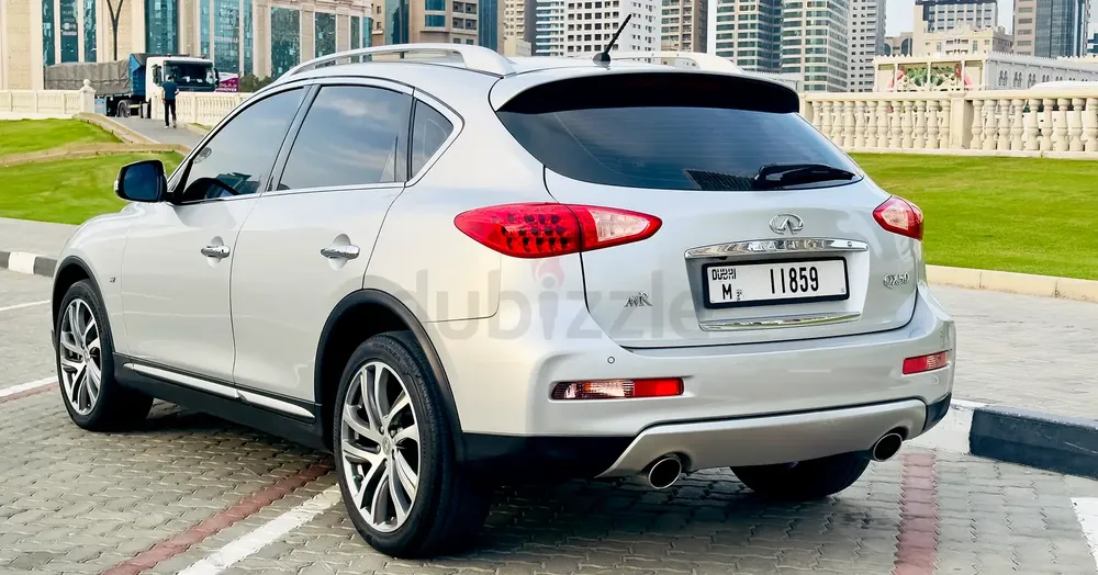 Infiniti QX50 Luxury 2017 GCC Specs FSH free of accidents - Image 6