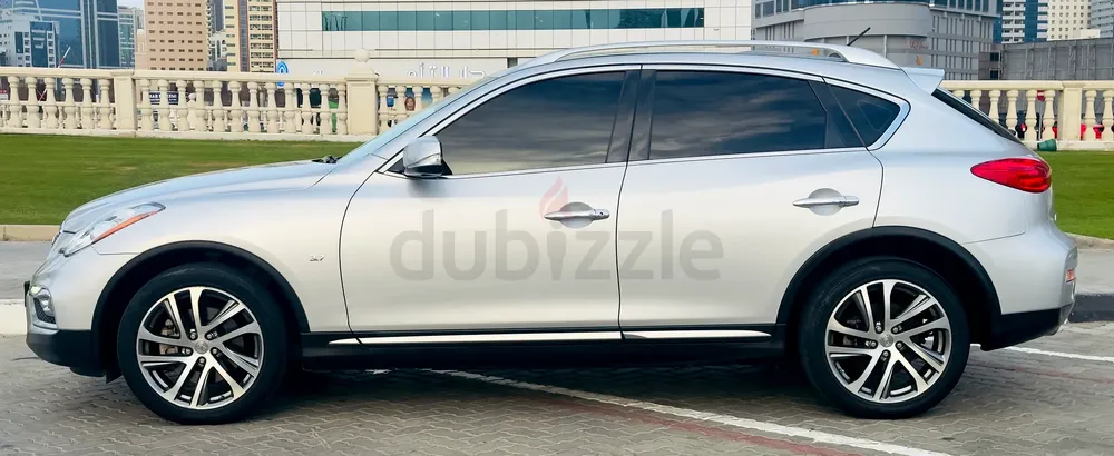 Infiniti QX50 Luxury 2017 GCC Specs FSH free of accidents - Image 7