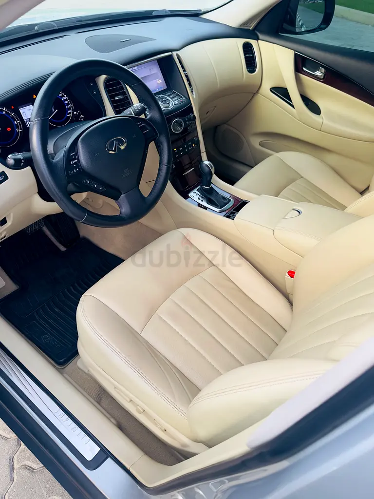 Infiniti QX50 Luxury 2017 GCC Specs FSH free of accidents - Image 8