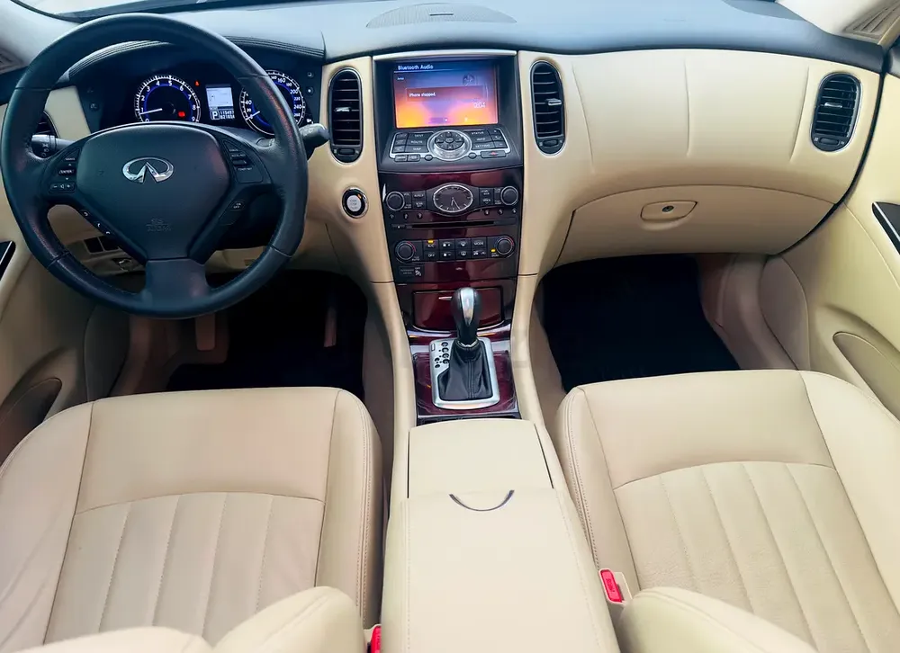 Infiniti QX50 Luxury 2017 GCC Specs FSH free of accidents - Image 9