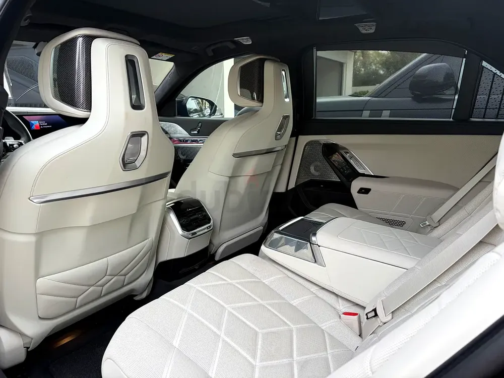 BMW 7 Series M / individual/ 2025 | GCC | Full Option | Warranty | Like New/ black edition - Image 11