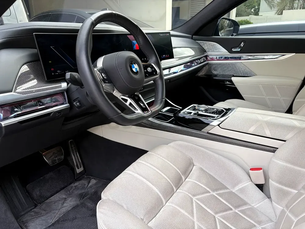 BMW 7 Series M / individual/ 2025 | GCC | Full Option | Warranty | Like New/ black edition - Image 14