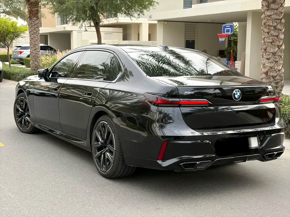 BMW 7 Series M / individual/ 2025 | GCC | Full Option | Warranty | Like New/ black edition - Image 8