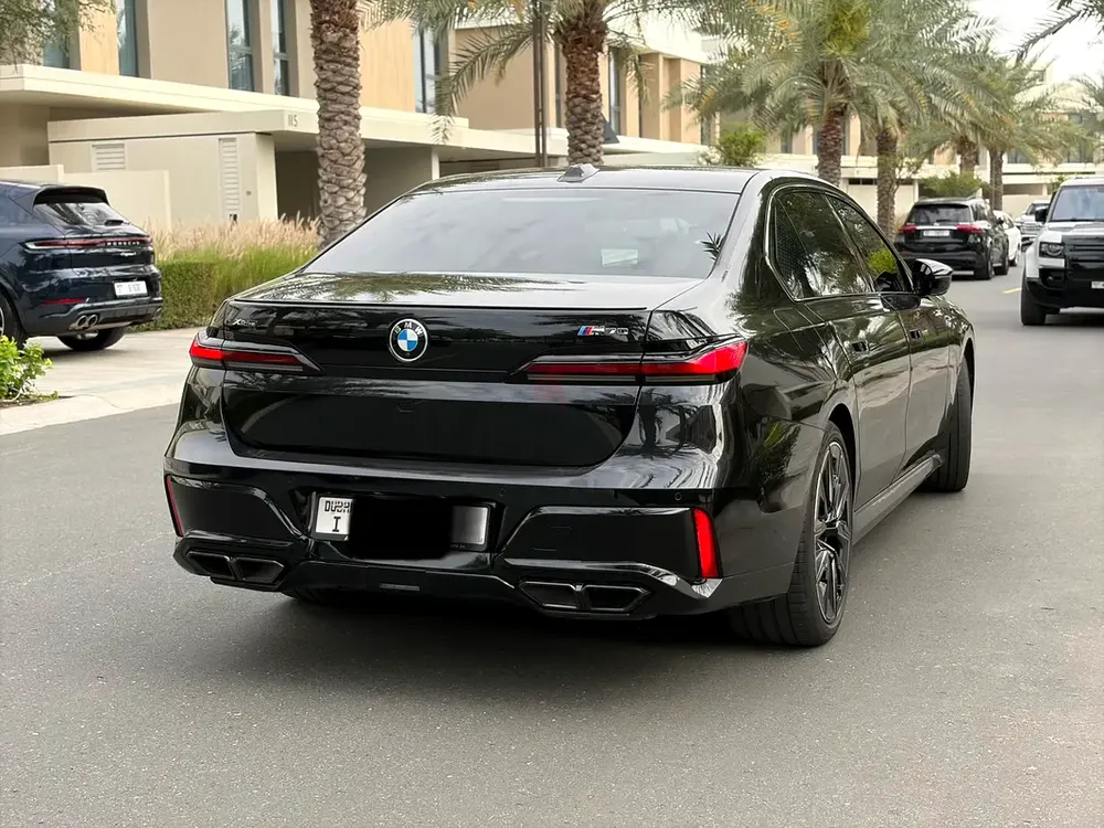 BMW 7 Series M / individual/ 2025 | GCC | Full Option | Warranty | Like New/ black edition - Image 9